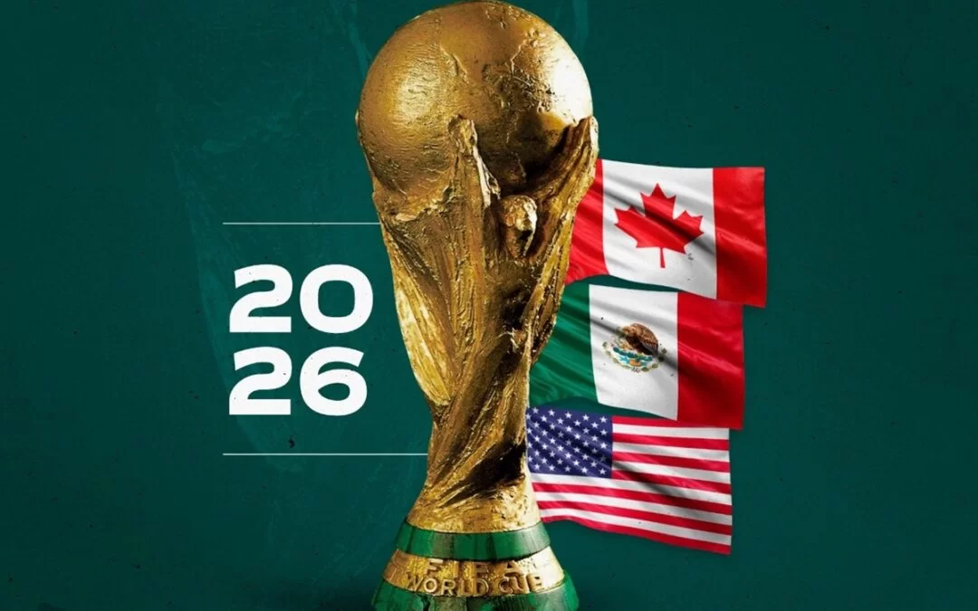 Trofeo del Mundial 2026 con banderas de Canadá, México y Estados Unidos